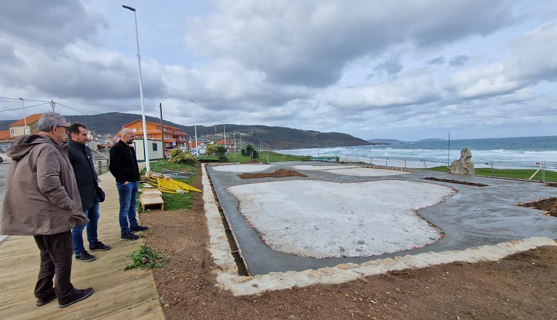 Obras do parque infantil de Razo