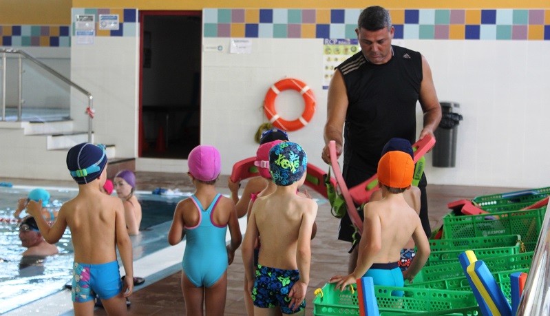 Imaxe de arquivo dos cursos de natacin infantil