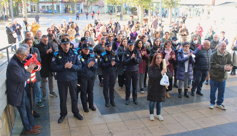 Un cento de persoas participaron na concentracin