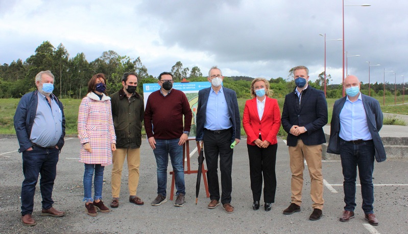 Representantes da consellera, de Xestur, do Concello e dos empresarios participaron na visita